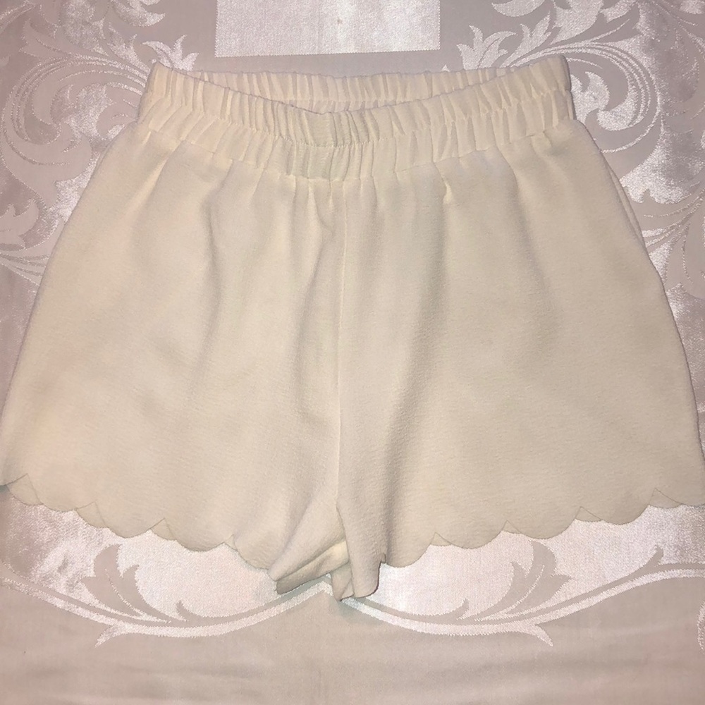 Body Central White Scalloped Shorts